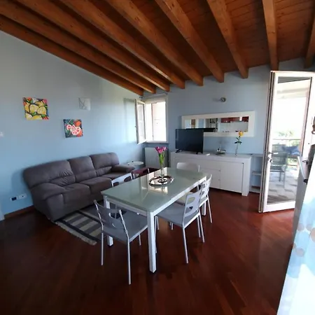 Attico Vista Lago Apartment